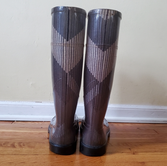 BURBERRY RAIN BOOTS SIZE 8 - Picture 2 of 7